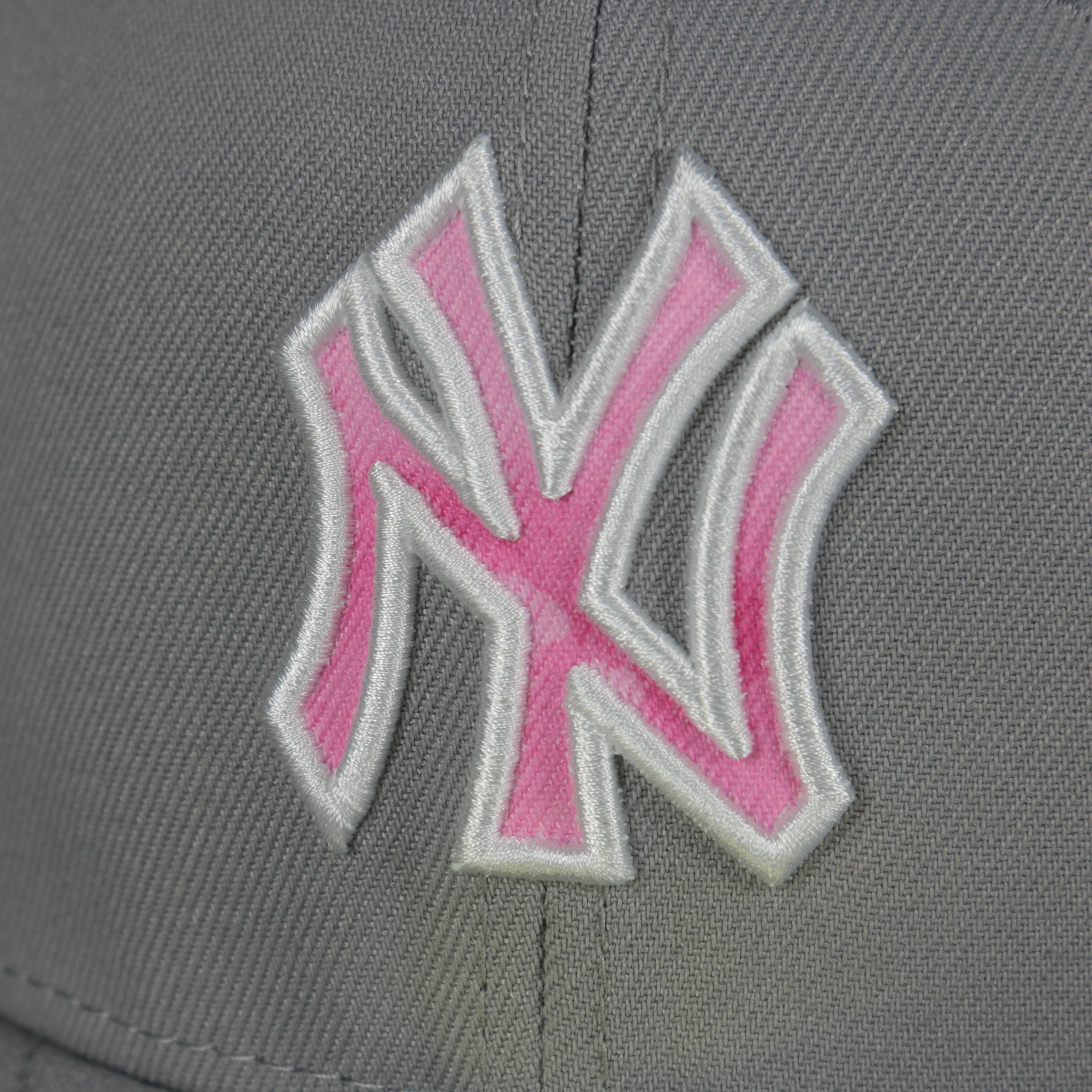 New York Yankees 2022 Mother’s Day On-Field 59Fifty Fitted Cap | Gray