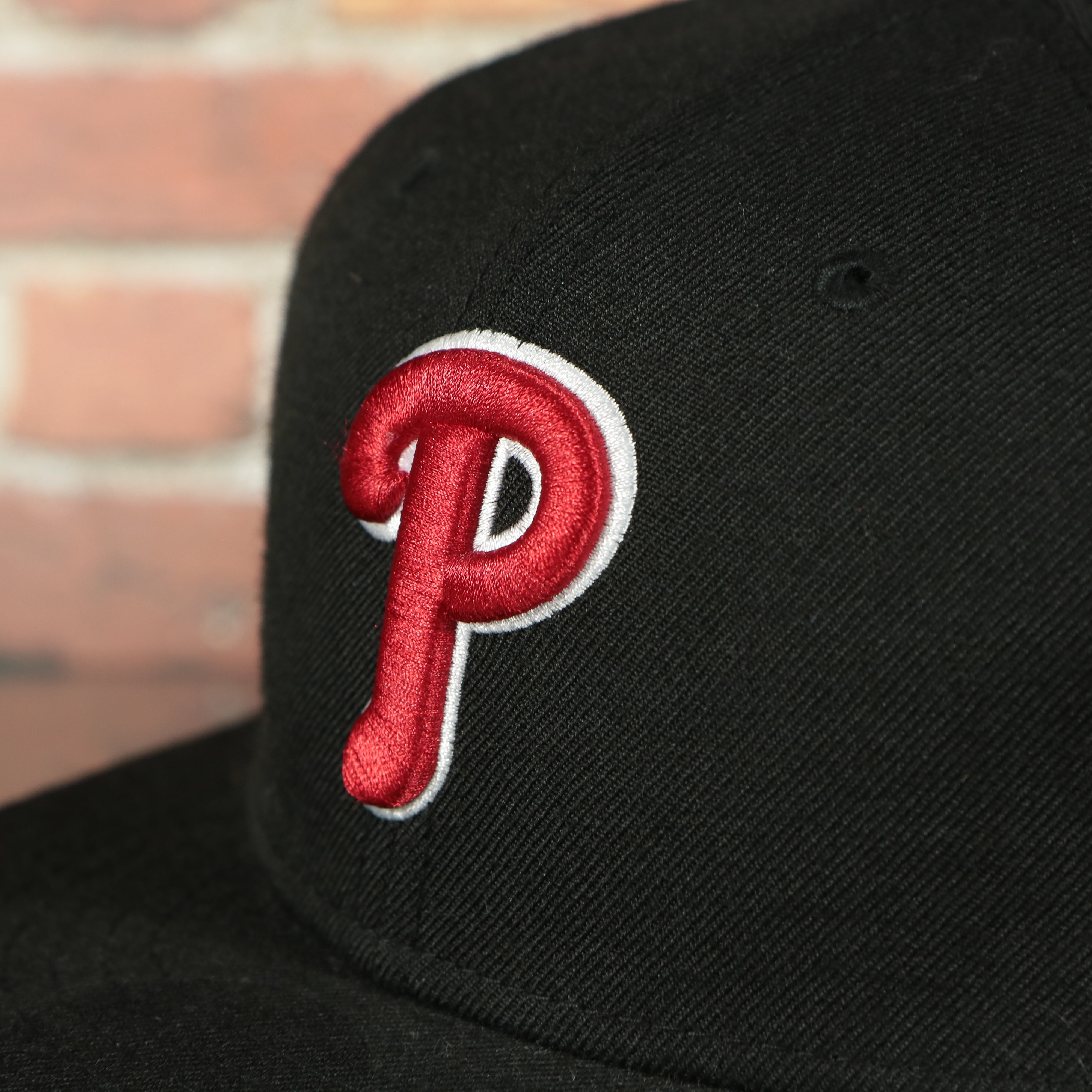 Philadelphia Phillies On Field Black 59Fifty Fitted Cap